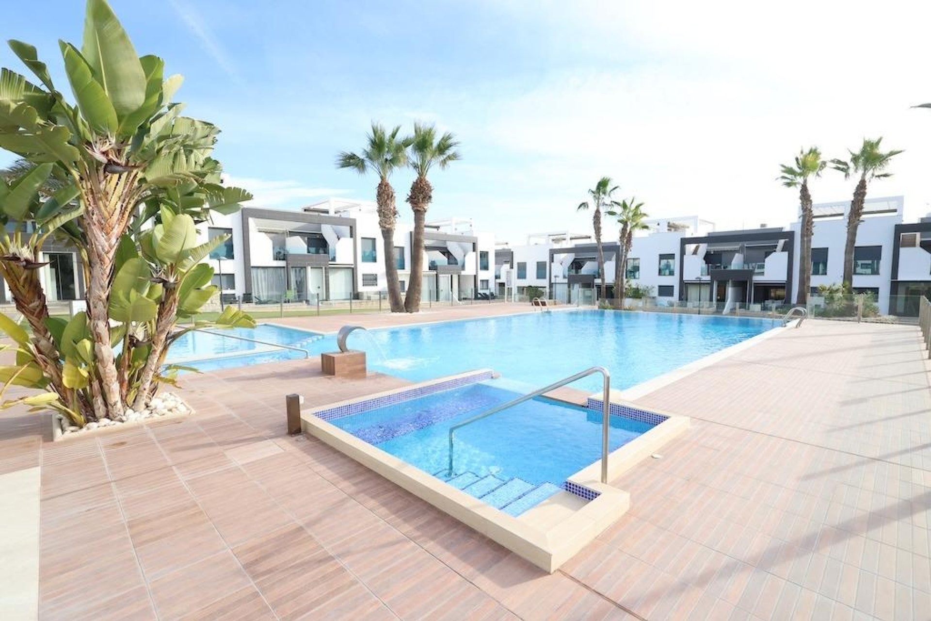 Resale - Bungalow -
Orihuela Costa - La Zenia