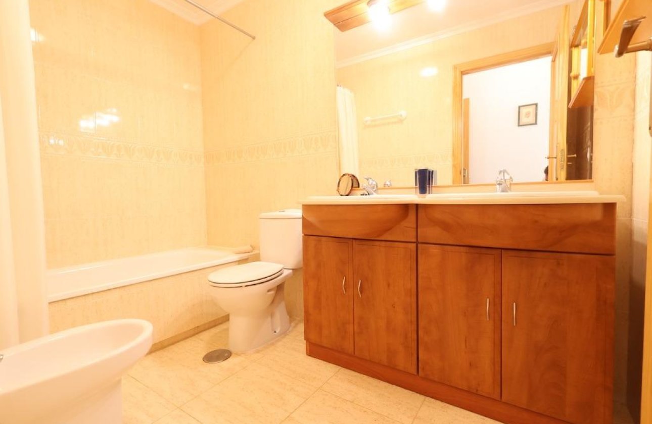 Resale - Bungalow -
Orihuela Costa - Punta Prima