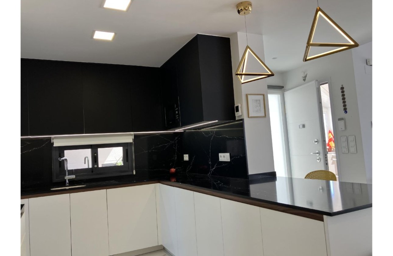 Resale - Bungalow -
San Miguel de Salinas