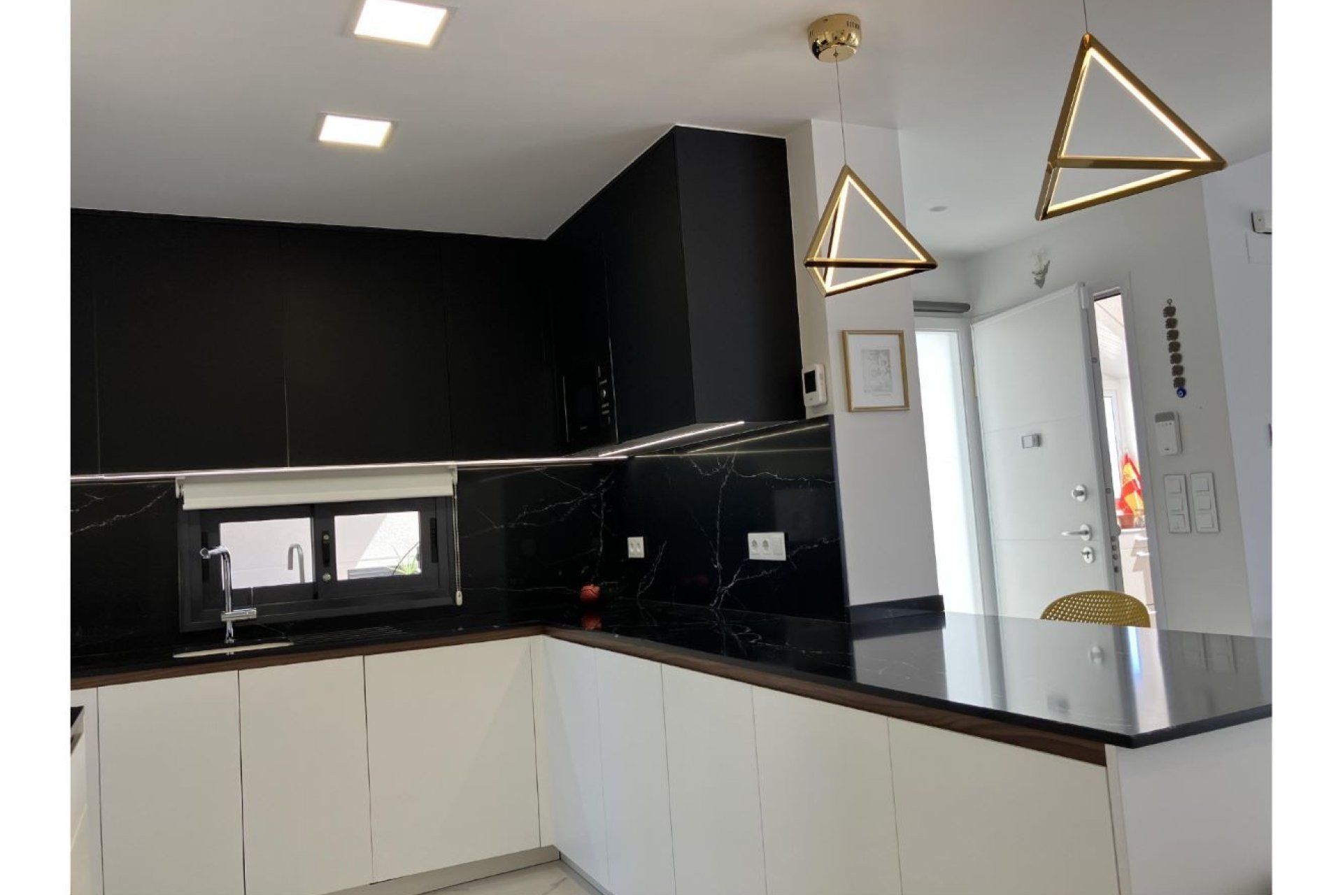 Resale - Bungalow -
San Miguel de Salinas