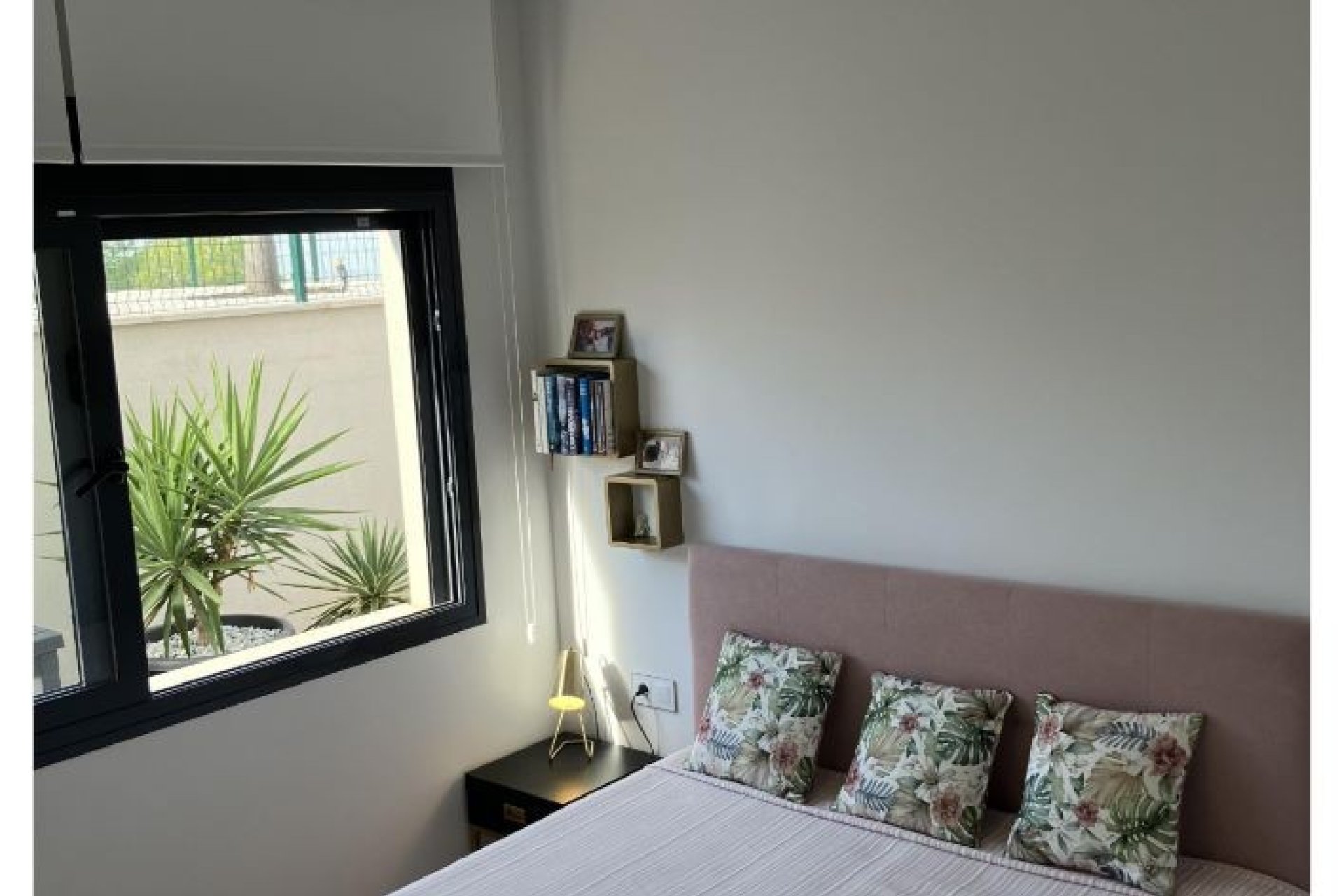 Resale - Bungalow -
San Miguel de Salinas