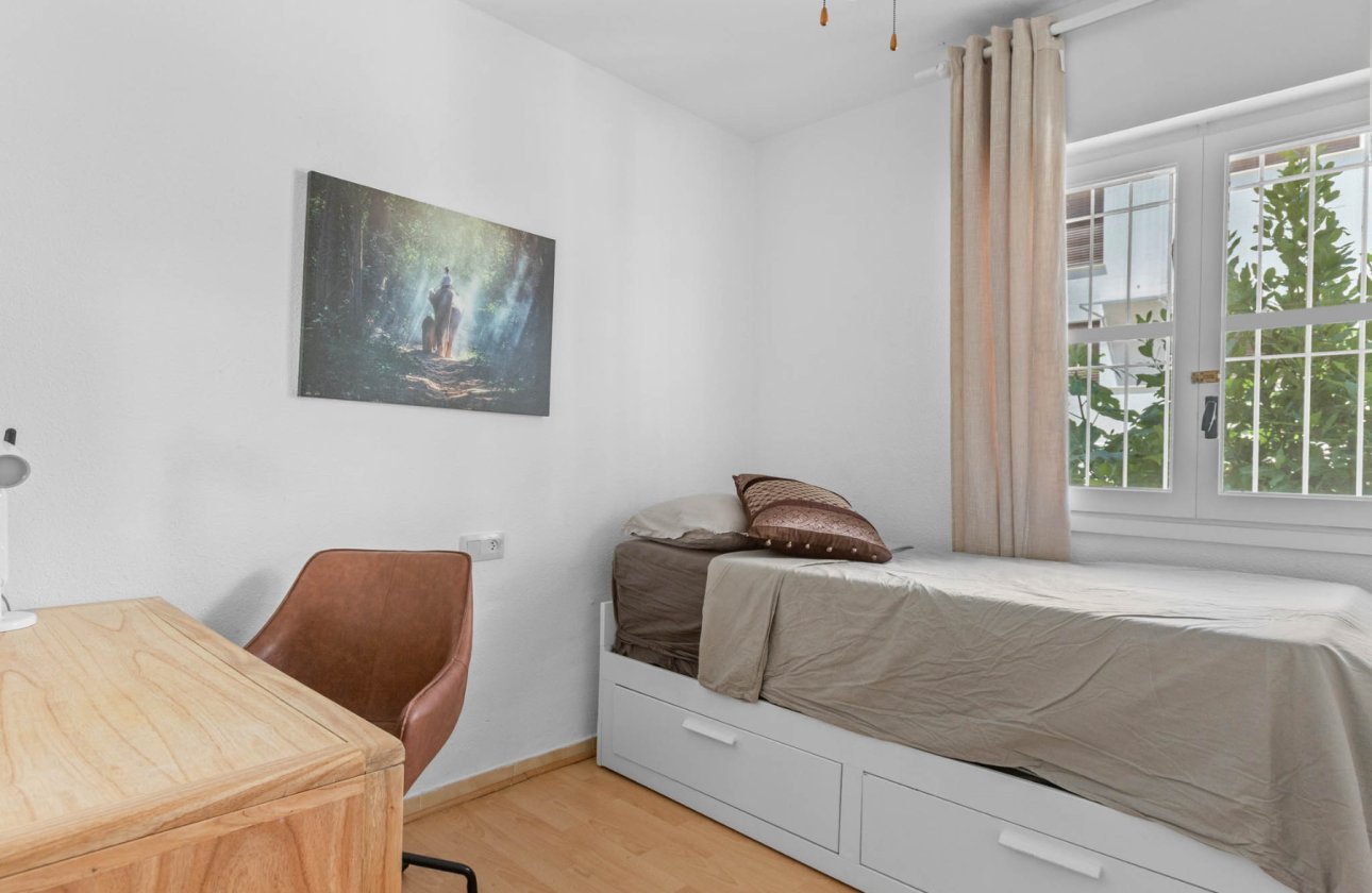 Resale - Bungalow -
Torrevieja - Lago Jardin