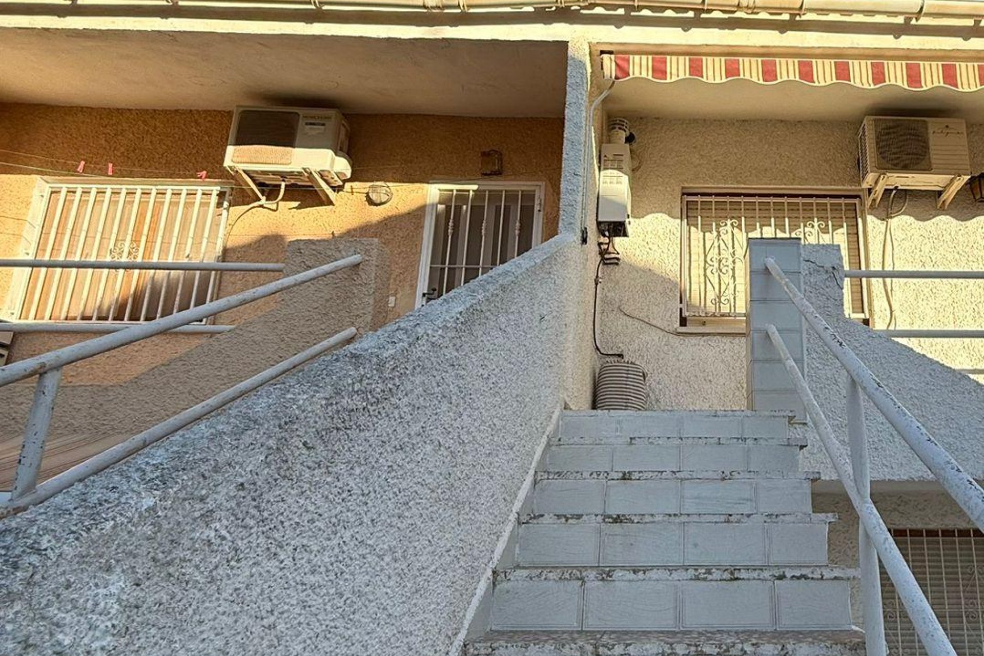 Resale - Casa -
Torrevieja - Los Balcones