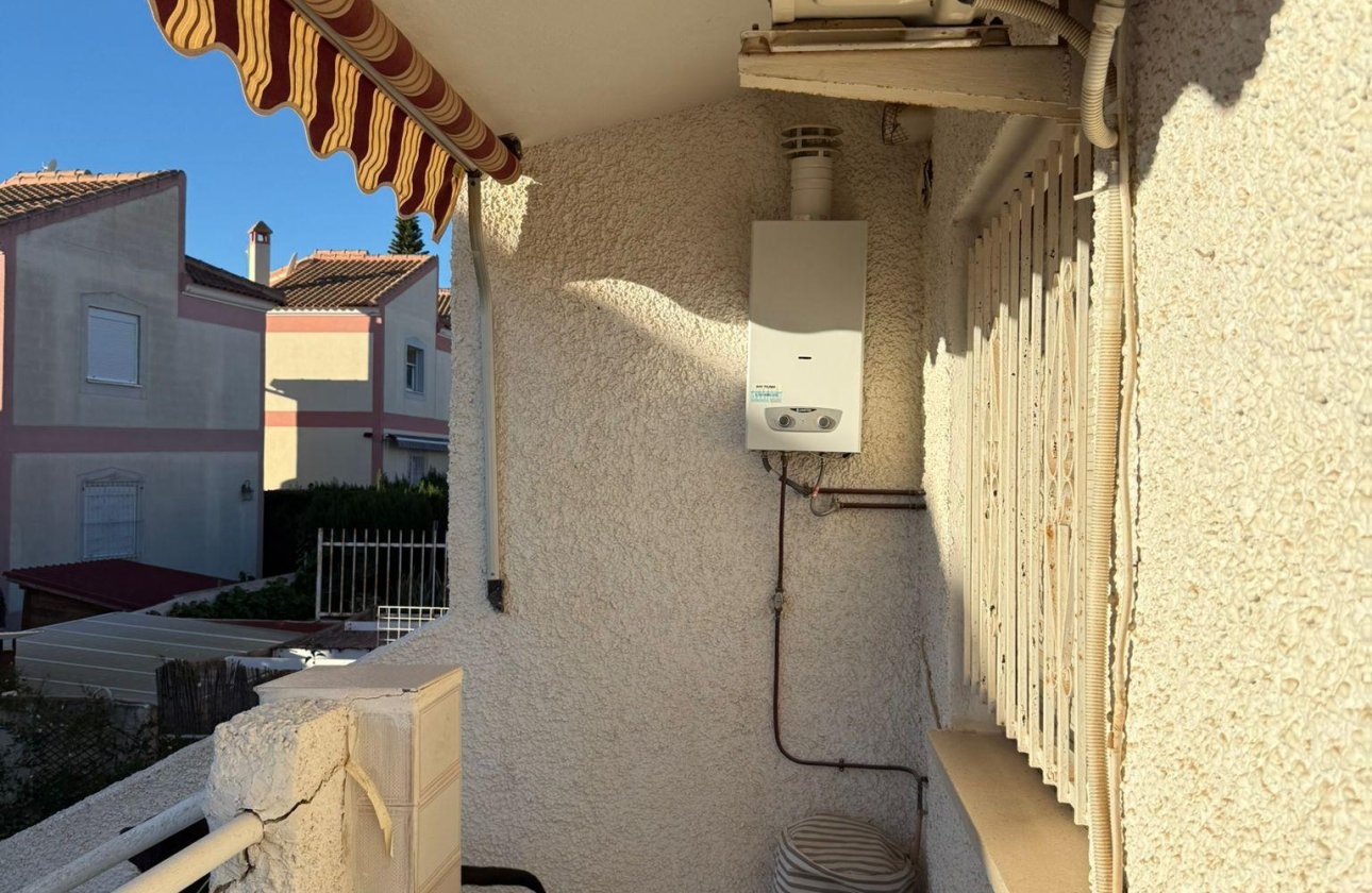 Resale - Casa -
Torrevieja - Los Balcones
