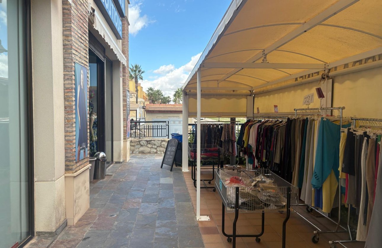 Resale - Commercial property -
Algorfa - La Finca Golf