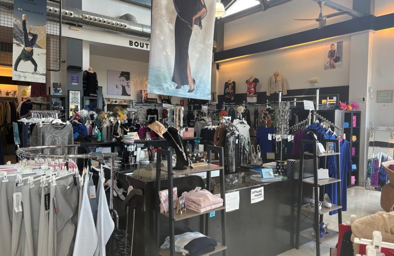 Resale - Commercial property -
Algorfa - La Finca Golf