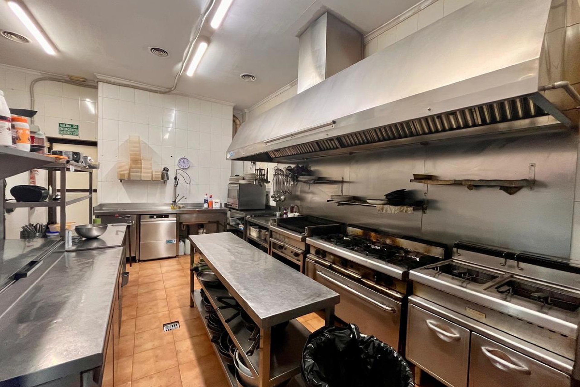 Resale - Commercial property -
Guardamar del Segura - Guardamar del Segura Centro