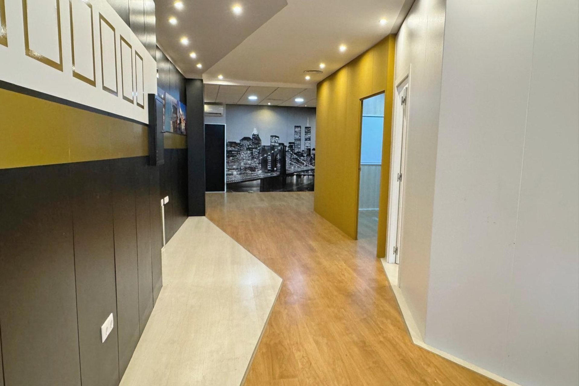 Resale - Commercial property -
Guardamar del Segura - Guardamar del Segura Centro