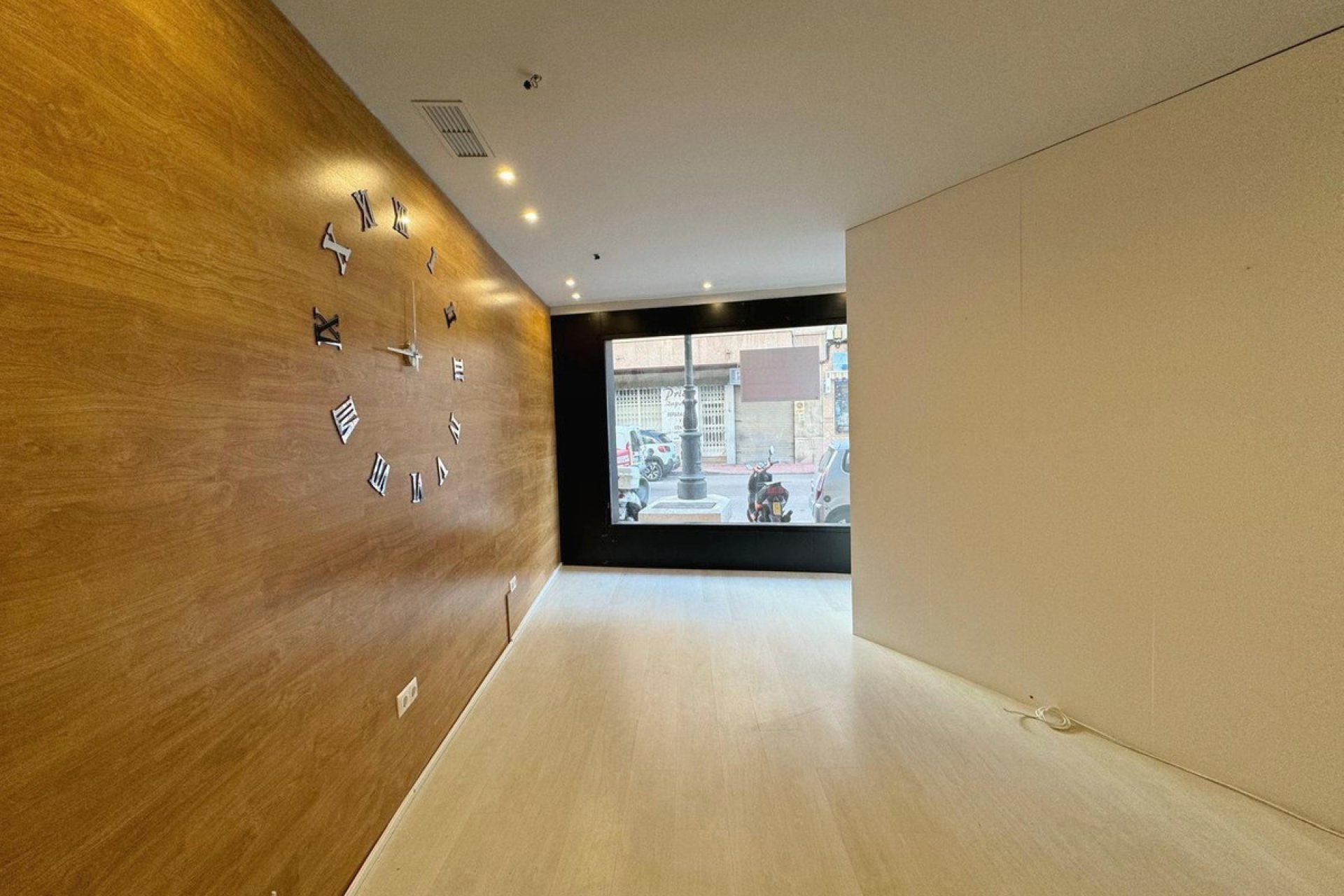 Resale - Commercial property -
Guardamar del Segura - Guardamar del Segura Centro