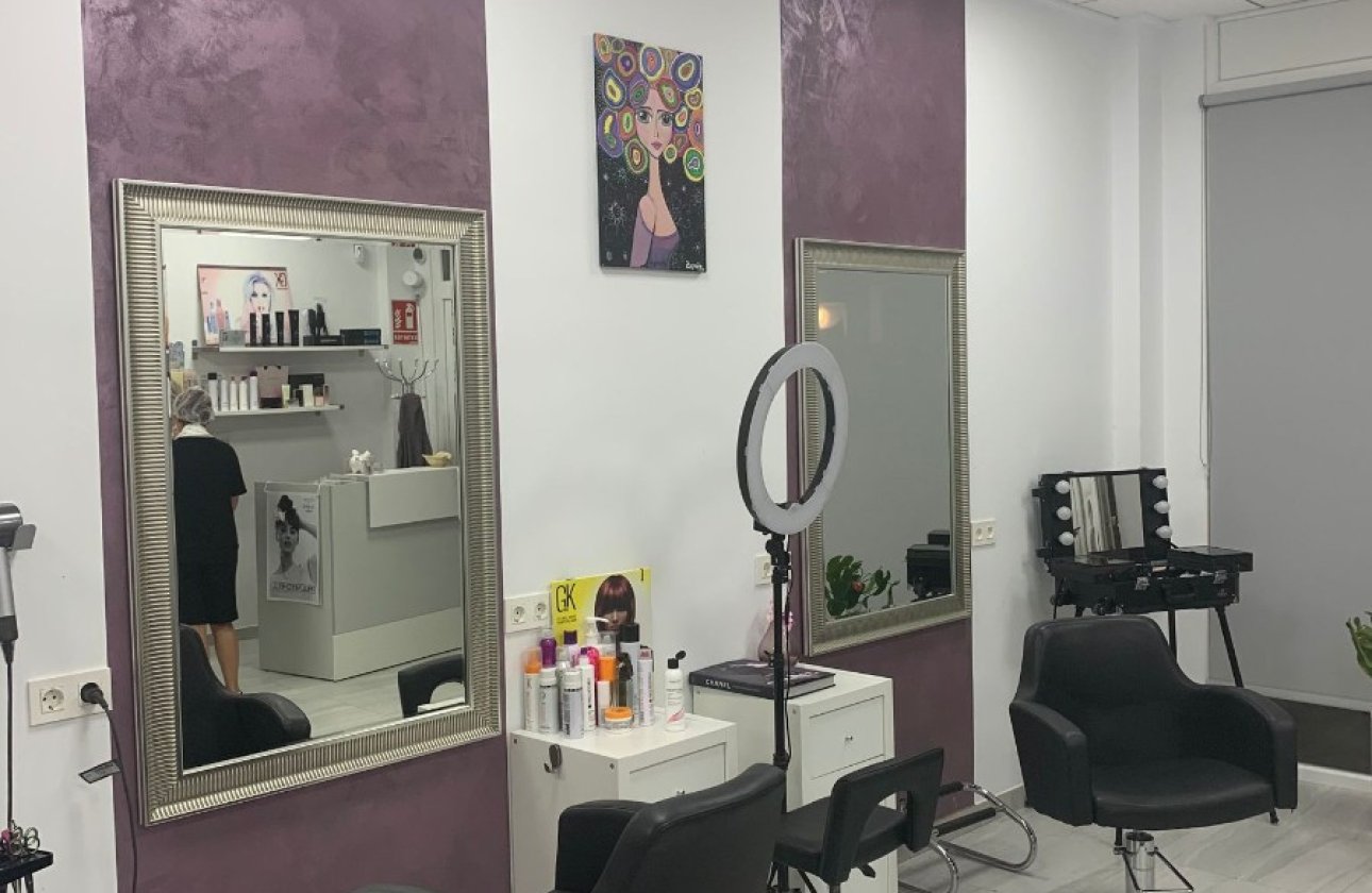 Resale - Commercial property -
Orihuela - La Zenia