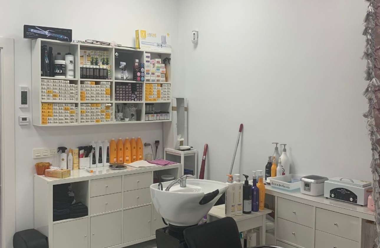 Resale - Commercial property -
Orihuela - La Zenia