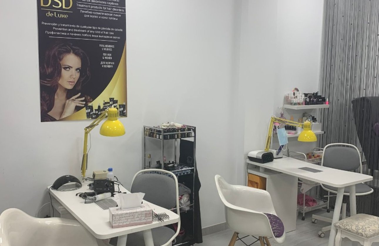 Resale - Commercial property -
Orihuela - La Zenia