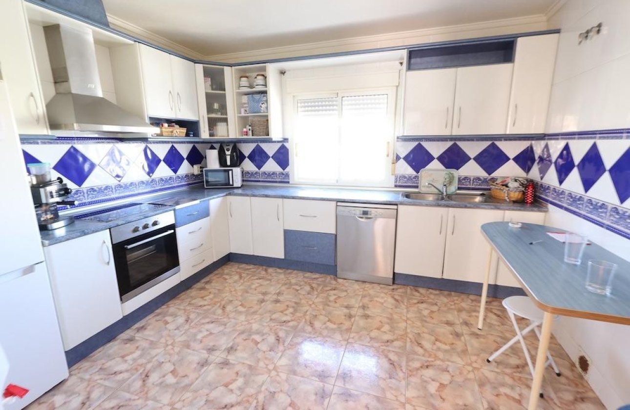 Resale - Commercial property -
Orihuela - La Zenia