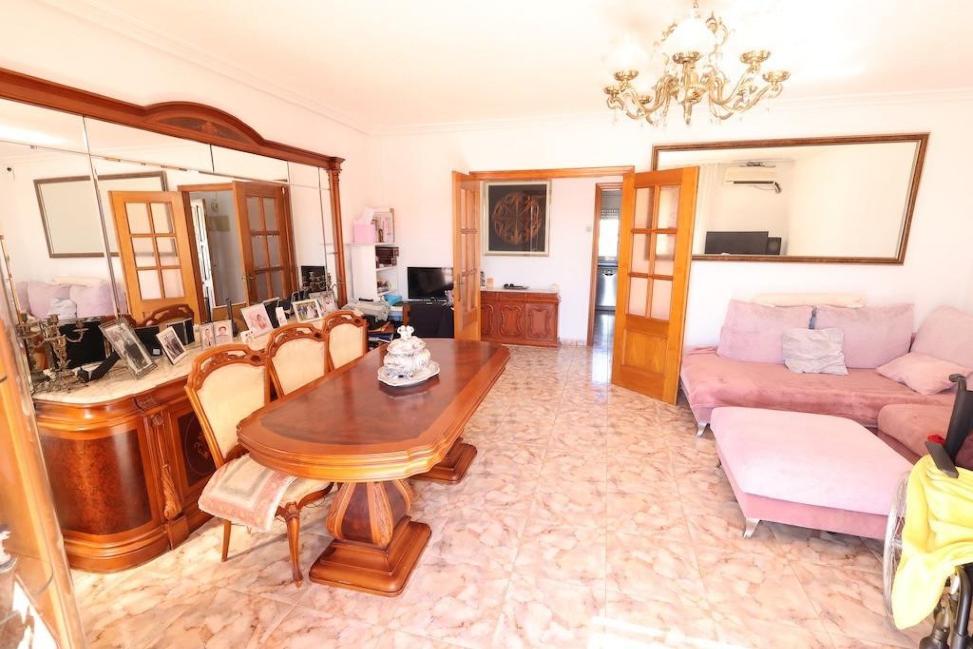Resale - Commercial property -
Orihuela - La Zenia