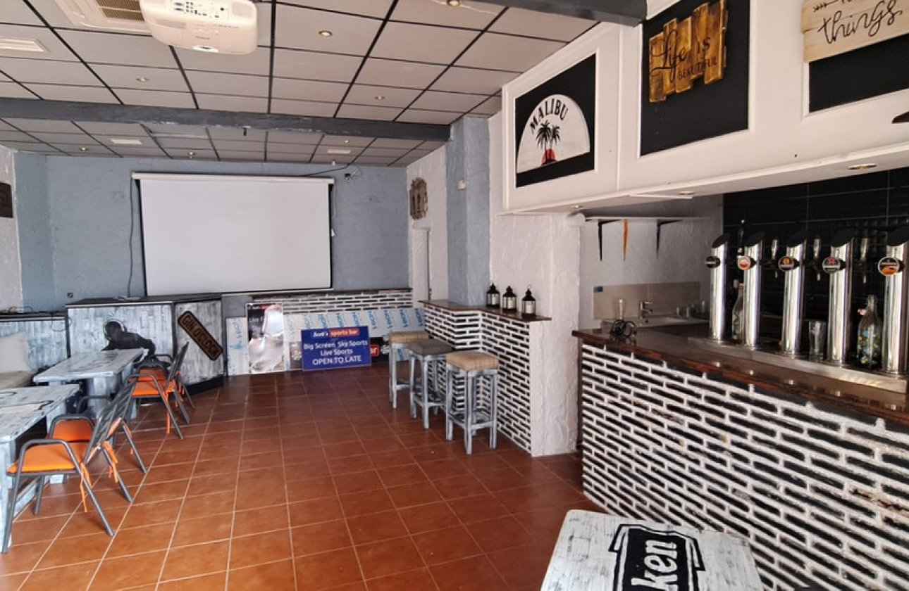 Resale - Commercial property -
Orihuela - Los Dolses