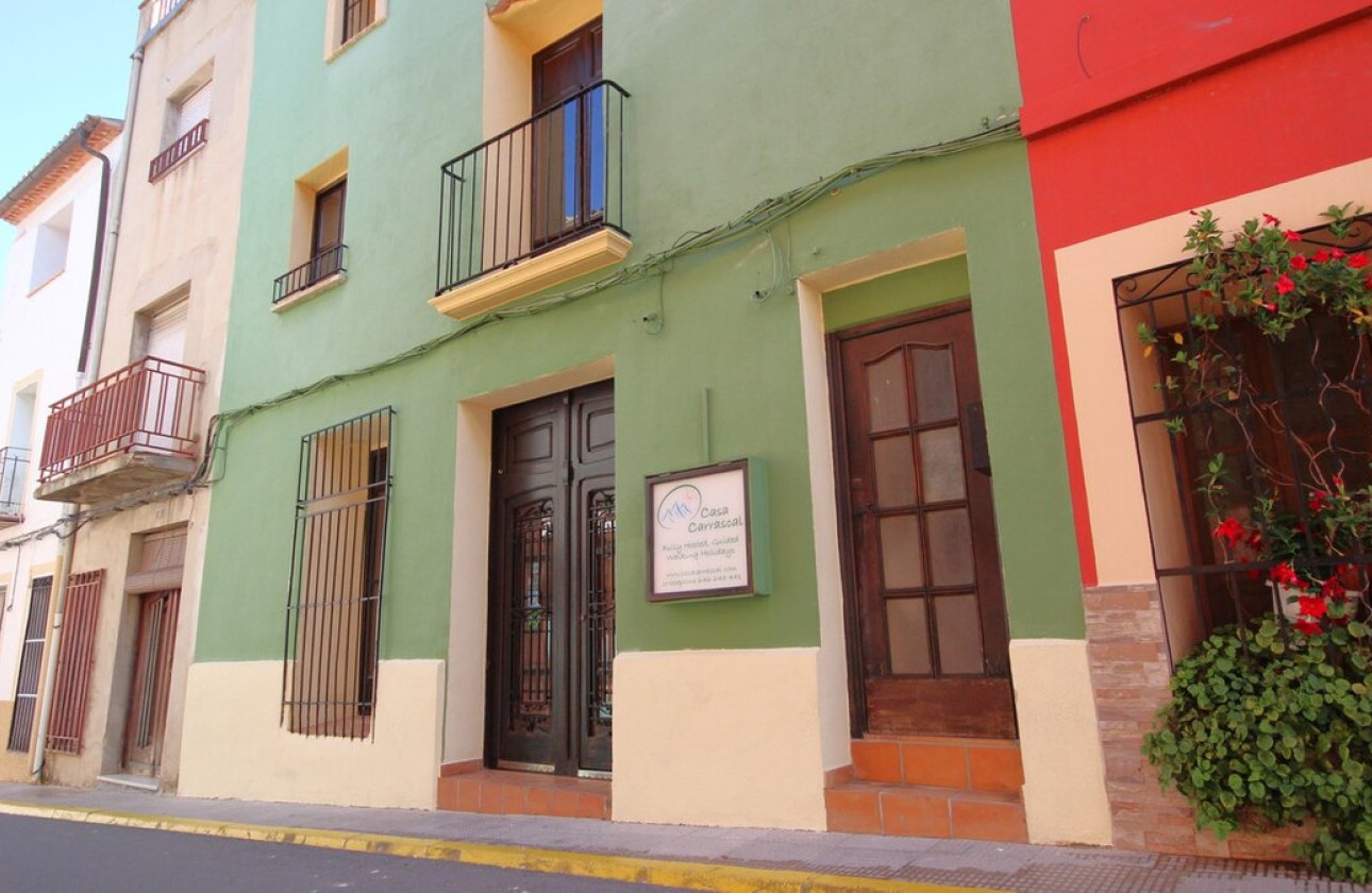 Resale - Commercial property -
Parcent