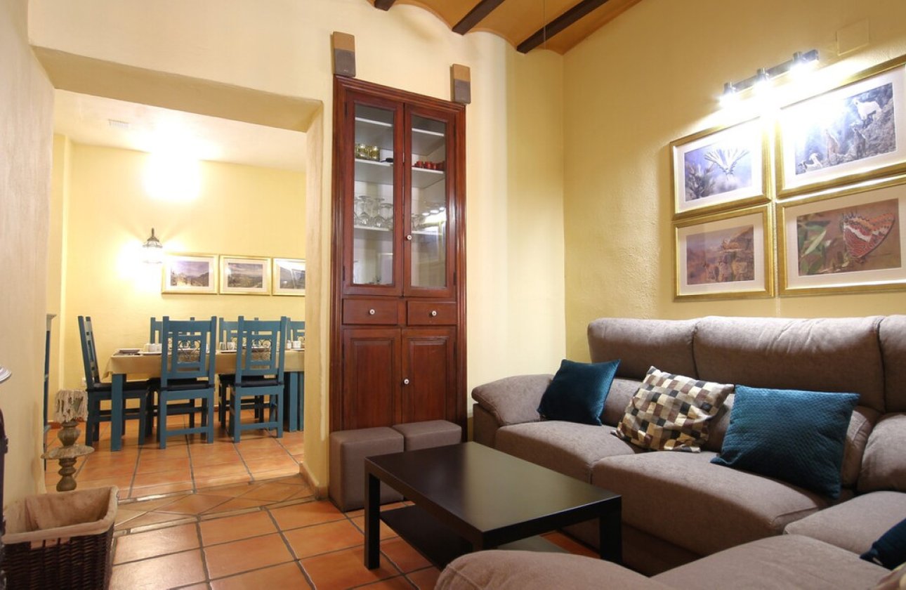 Resale - Commercial property -
Parcent