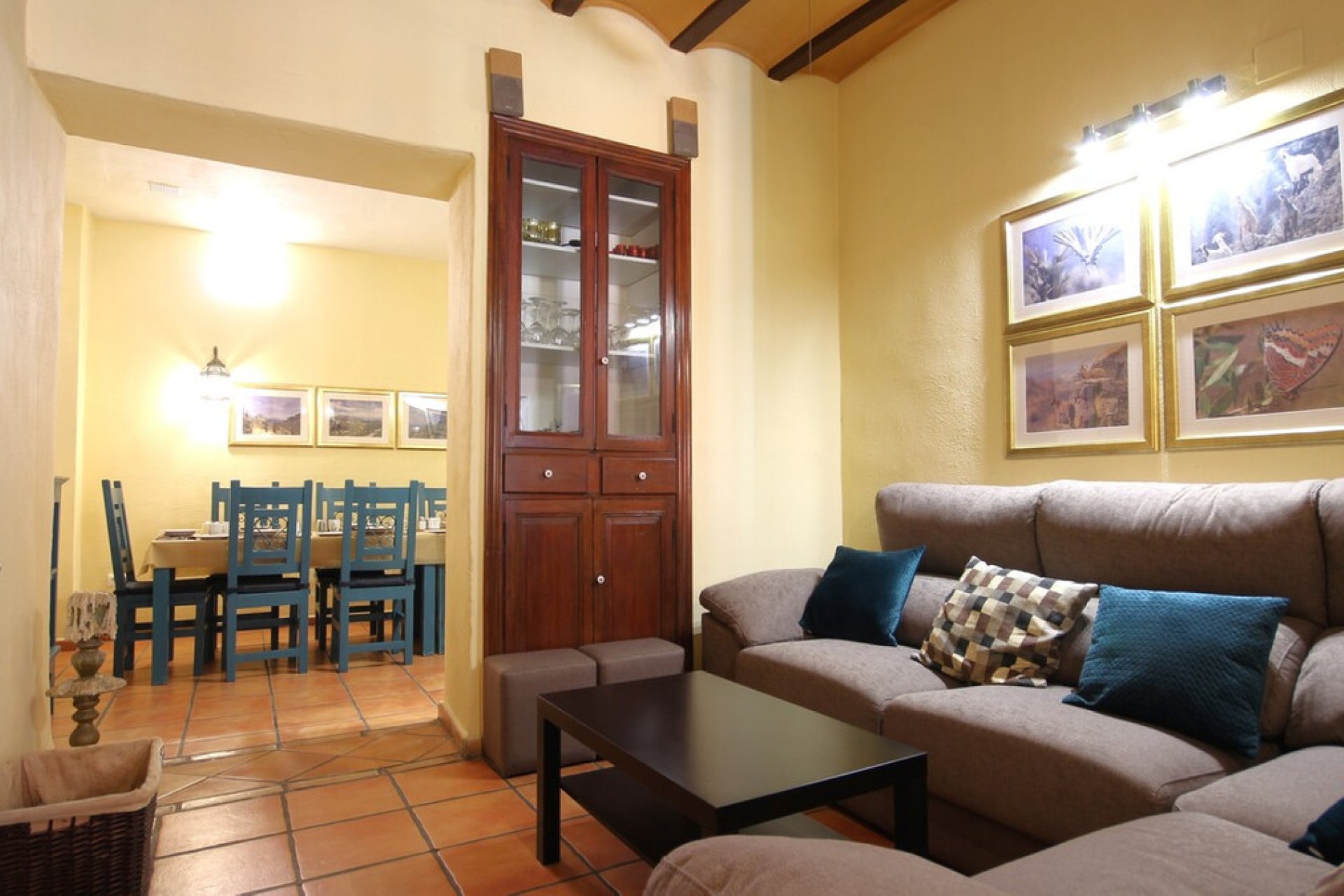 Resale - Commercial property -
Parcent