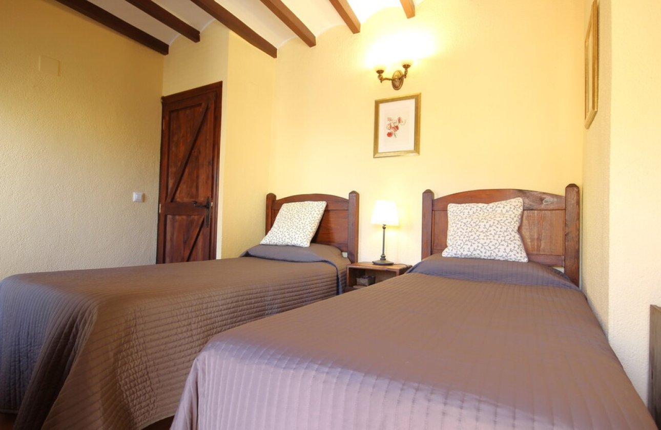 Resale - Commercial property -
Parcent