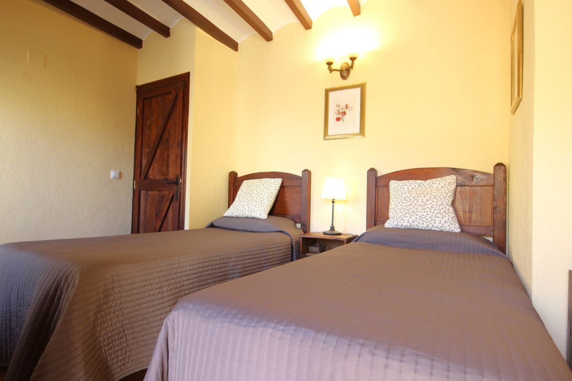 Resale - Commercial property -
Parcent