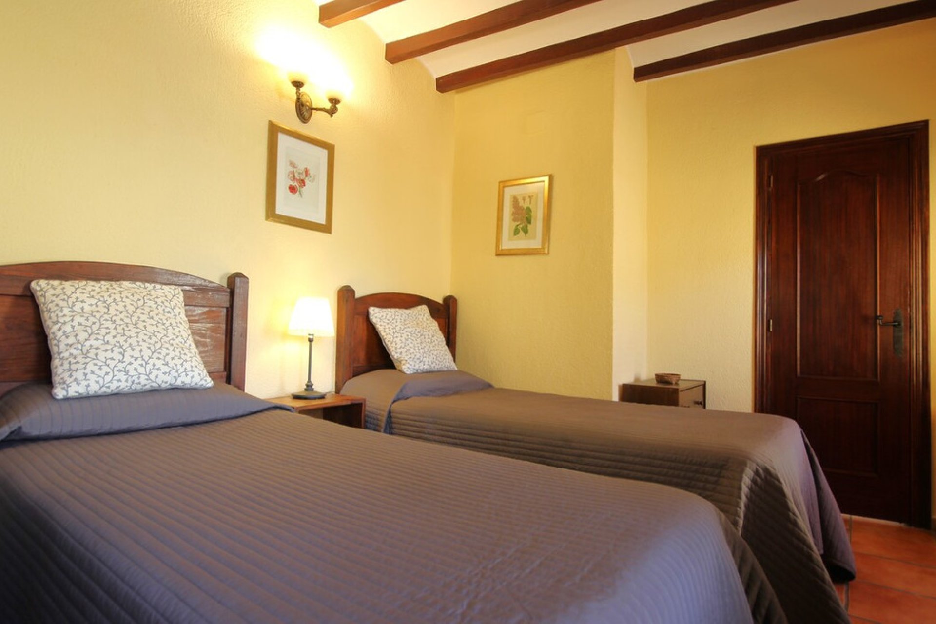 Resale - Commercial property -
Parcent