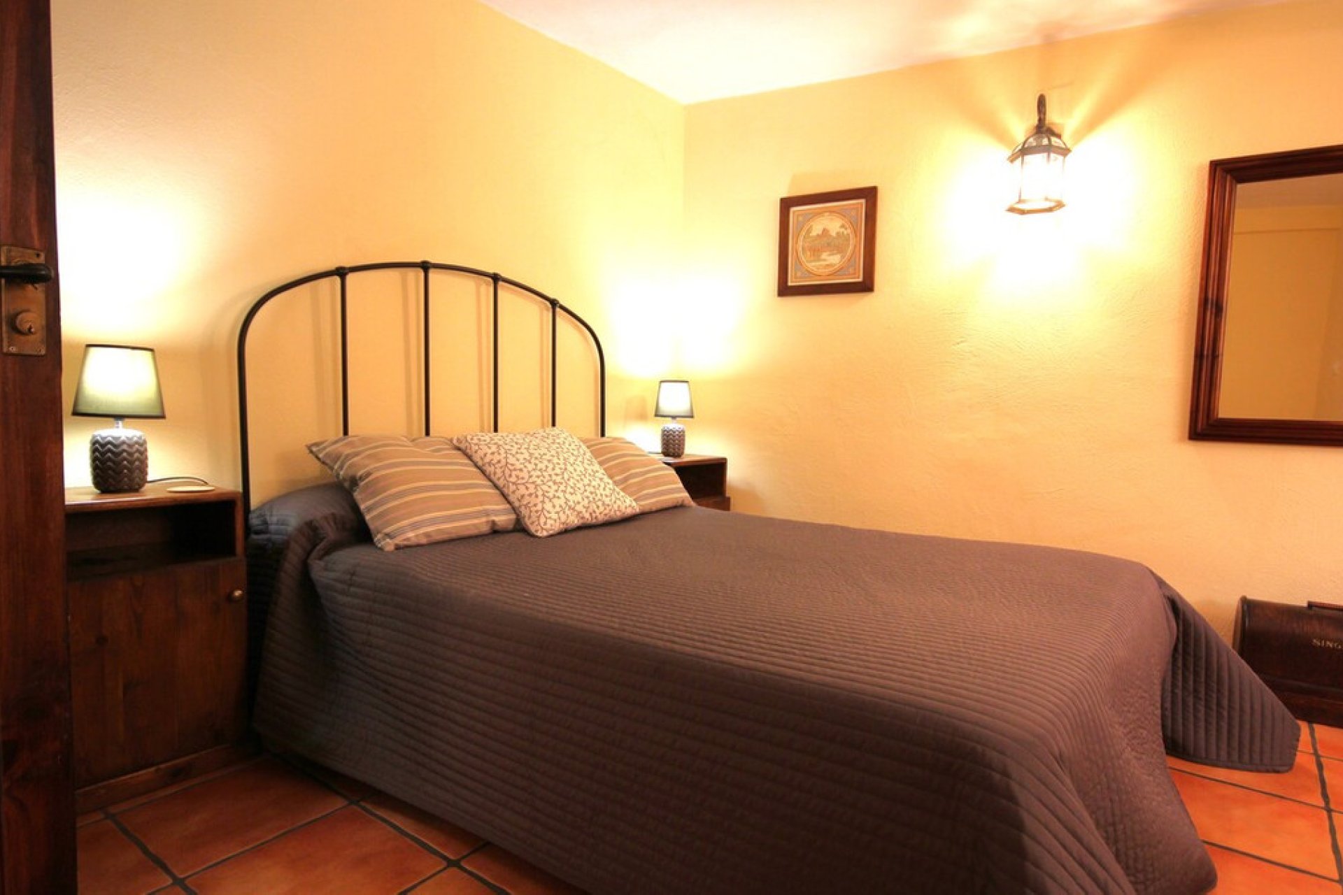 Resale - Commercial property -
Parcent