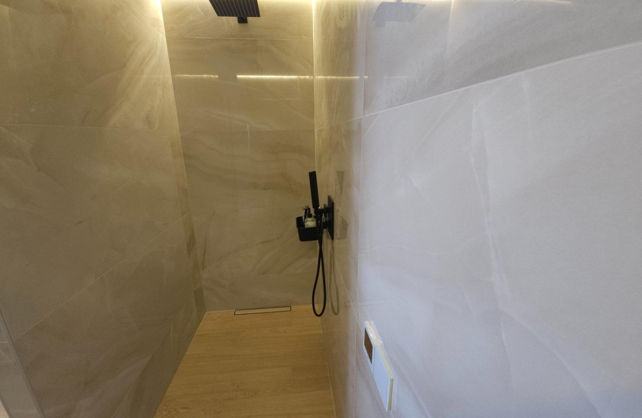 Resale - Commercial property -
Torrevieja - Torrevieja Centro