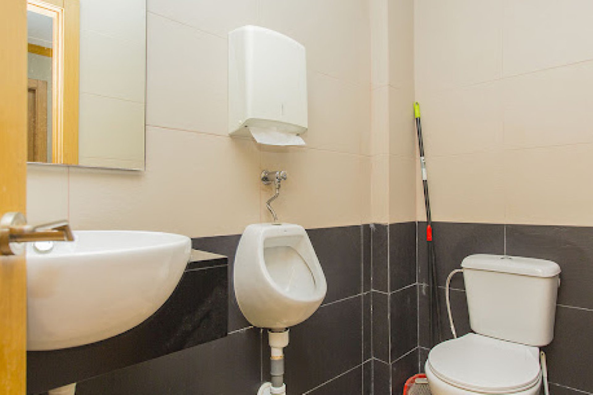 Resale - Commercial property -
Torrevieja - Torrevieja Centro