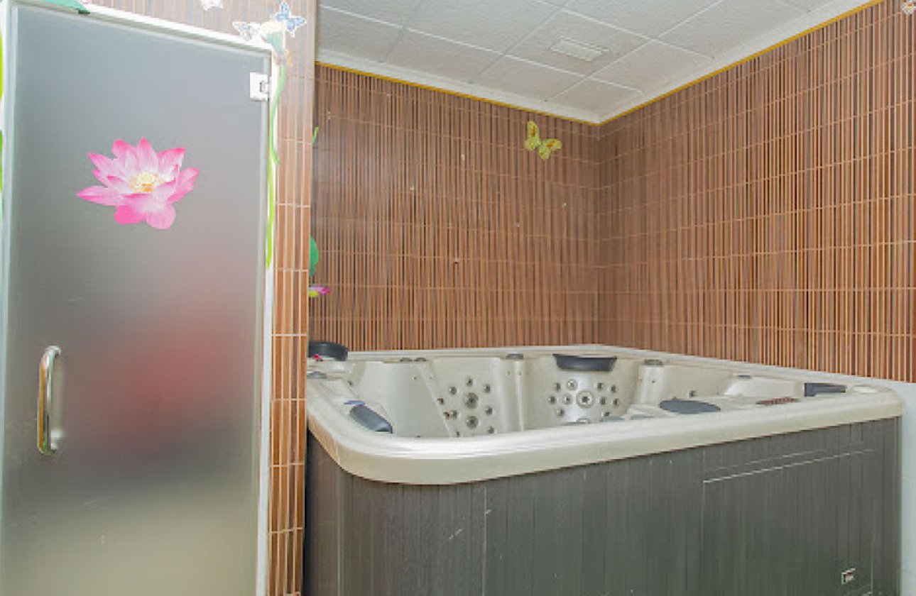 Resale - Commercial property -
Torrevieja - Torrevieja Centro