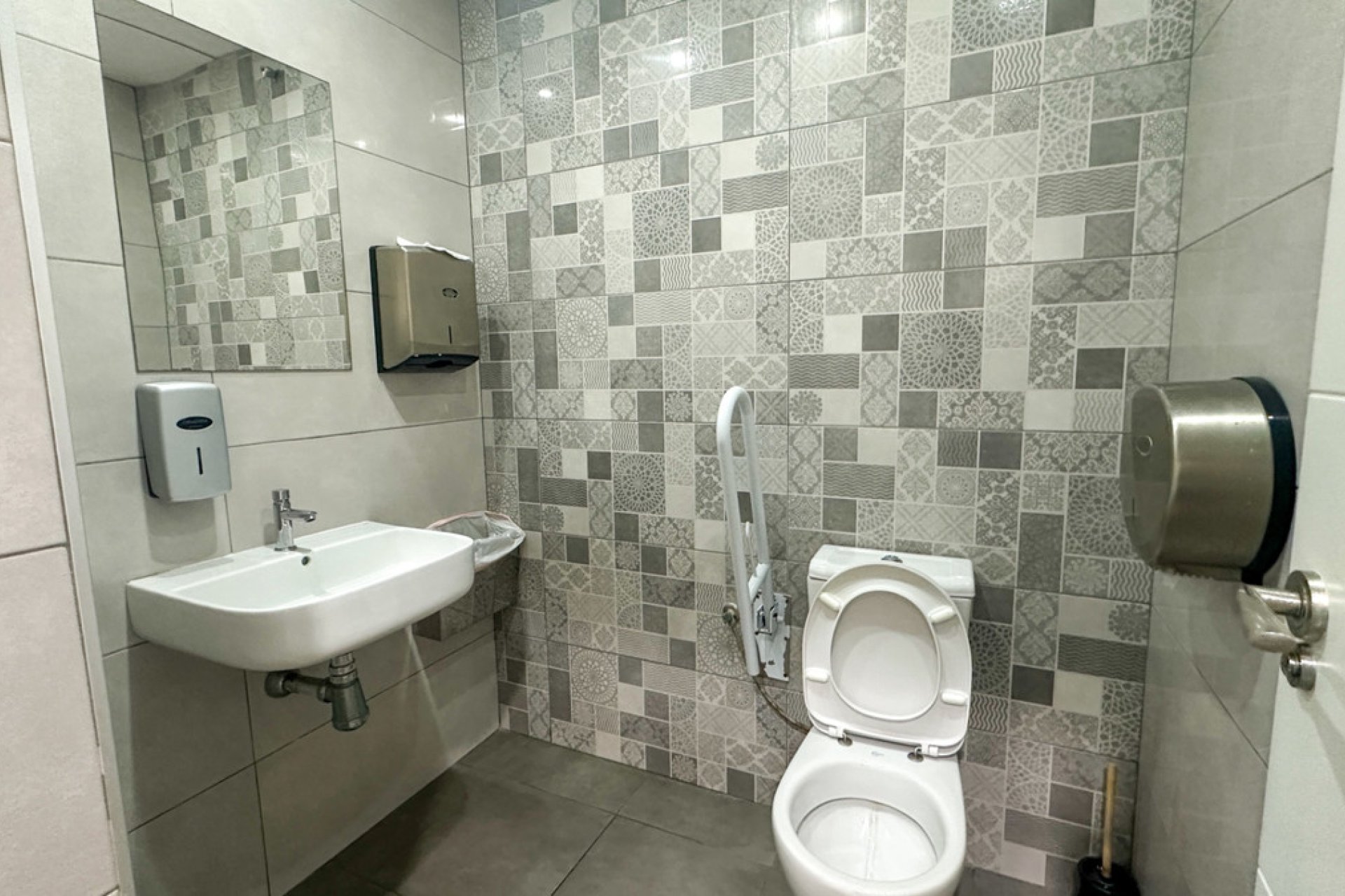 Resale - Commercial property -
Torrevieja - Torrevieja Centro