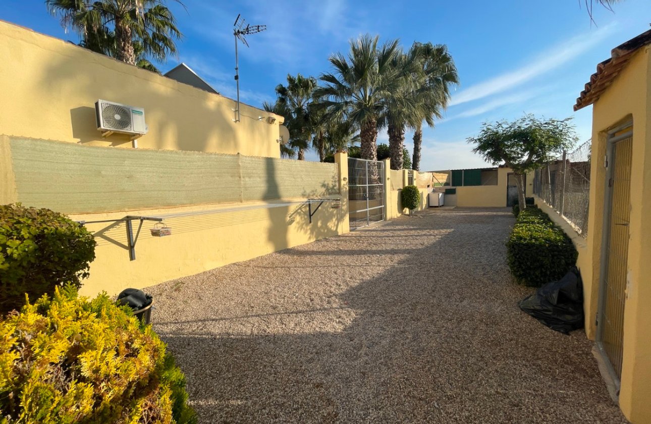 Resale - country house -
Elche - Las Bayas