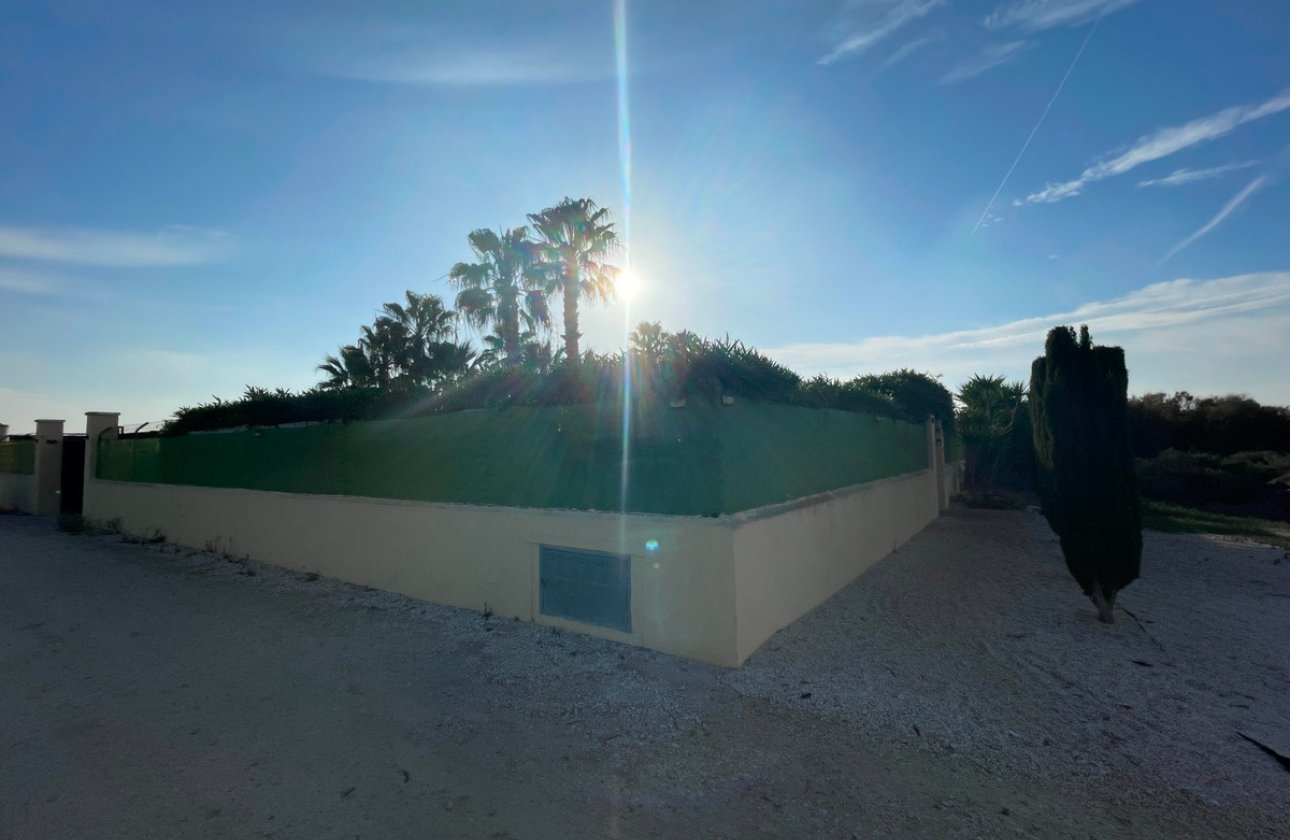 Resale - country house -
Elche - Las Bayas