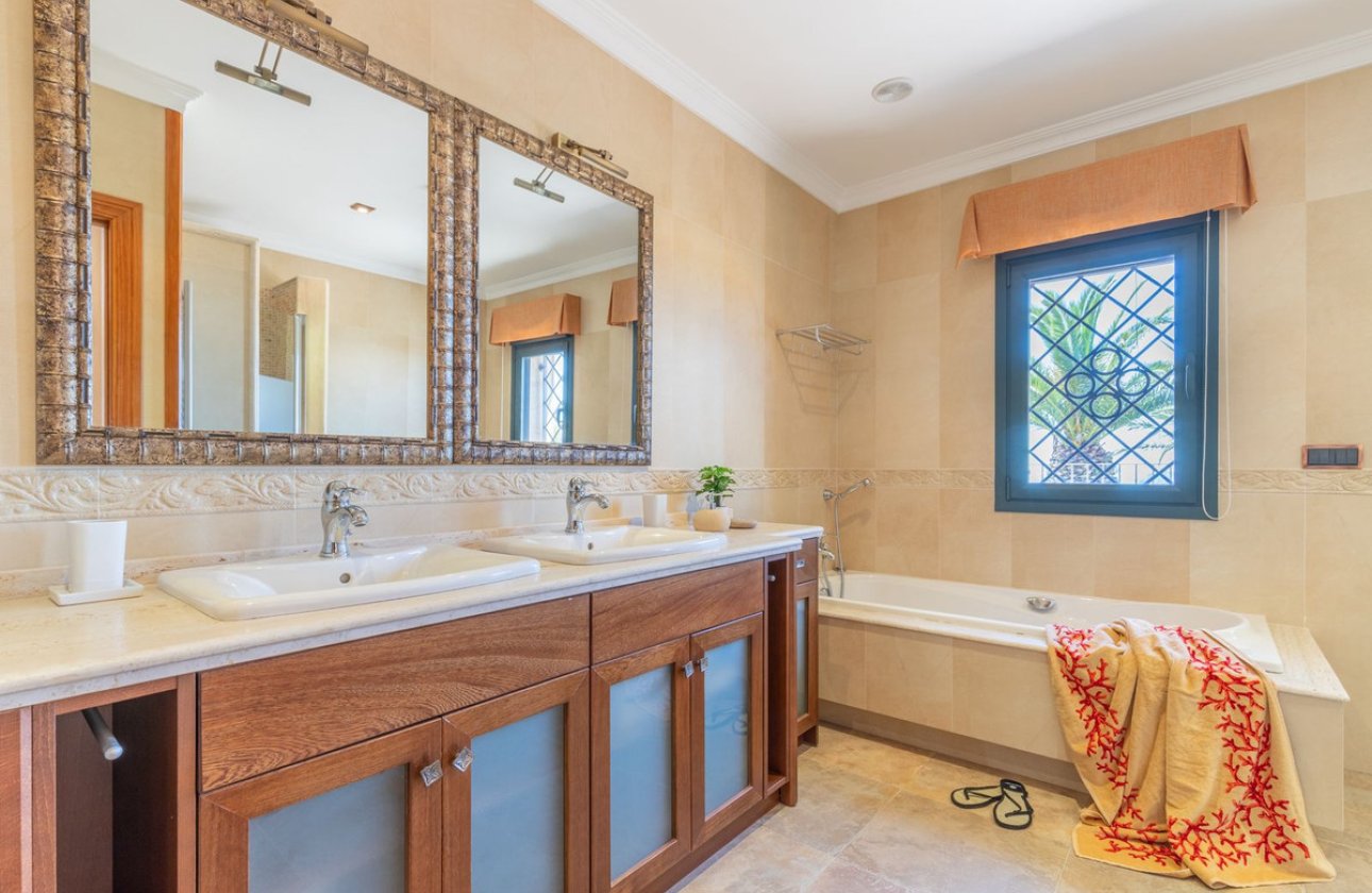 Resale - country house -
Teulada - Benimarco