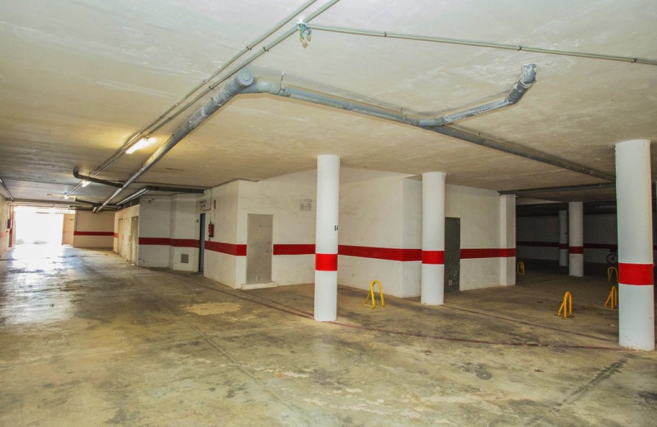 Resale - Garage -
Torrevieja - La Mata