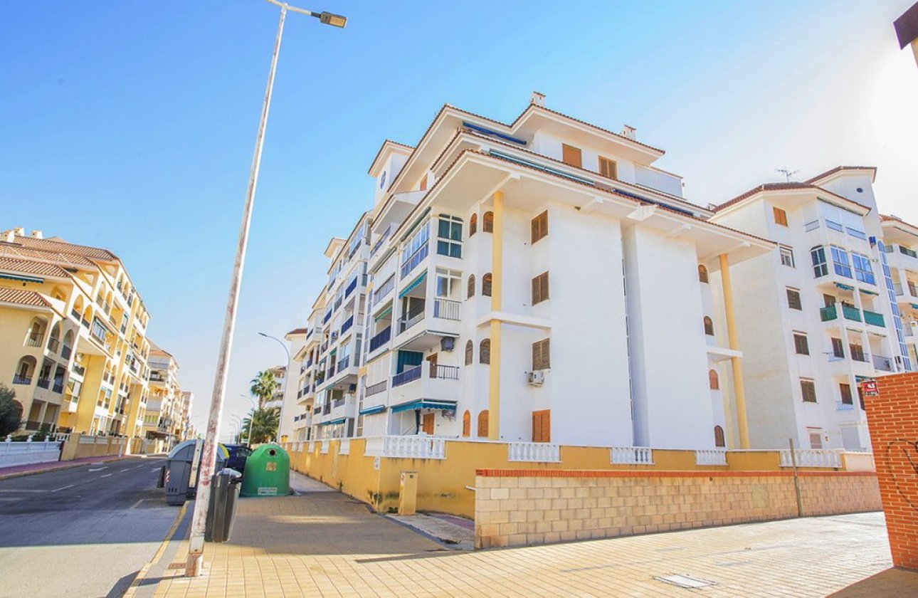 Resale - Garage -
Torrevieja - La Mata