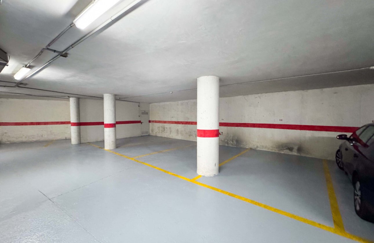 Resale - Garage -
Torrevieja - La Mata