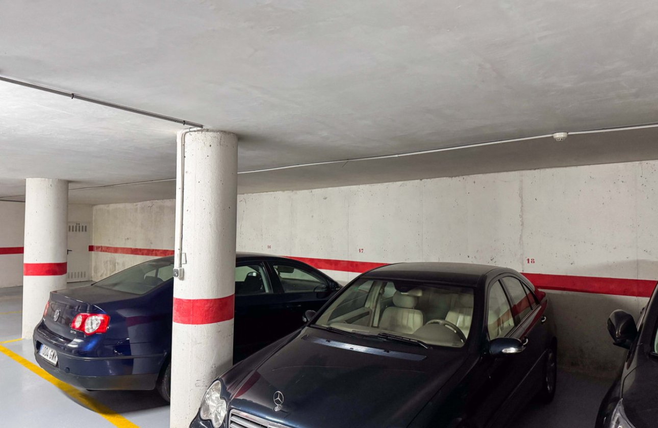 Resale - Garage -
Torrevieja - La Mata