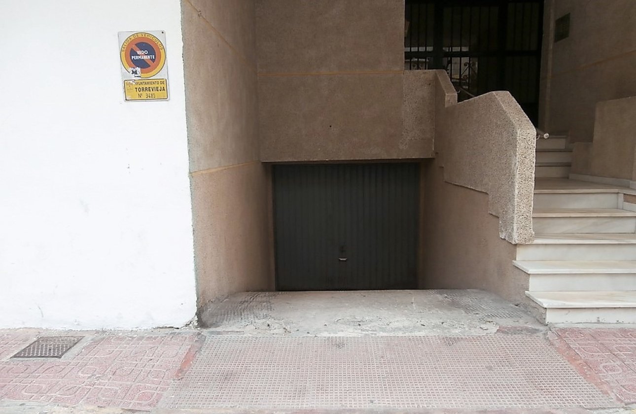 Resale - Garage -
Torrevieja - La Mata