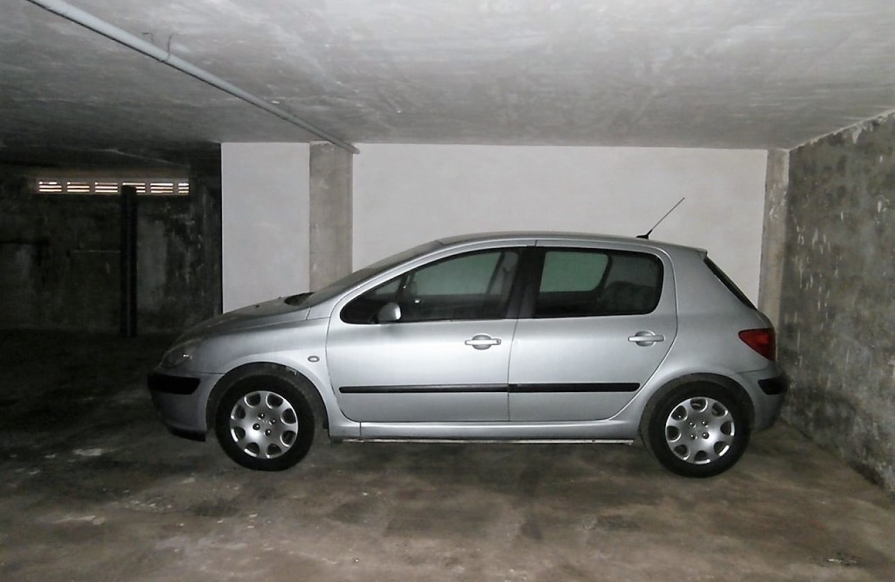 Resale - Garage -
Torrevieja - La Mata