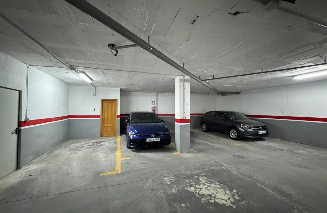 Resale - Garage -
Torrevieja - Torrevieja Centro