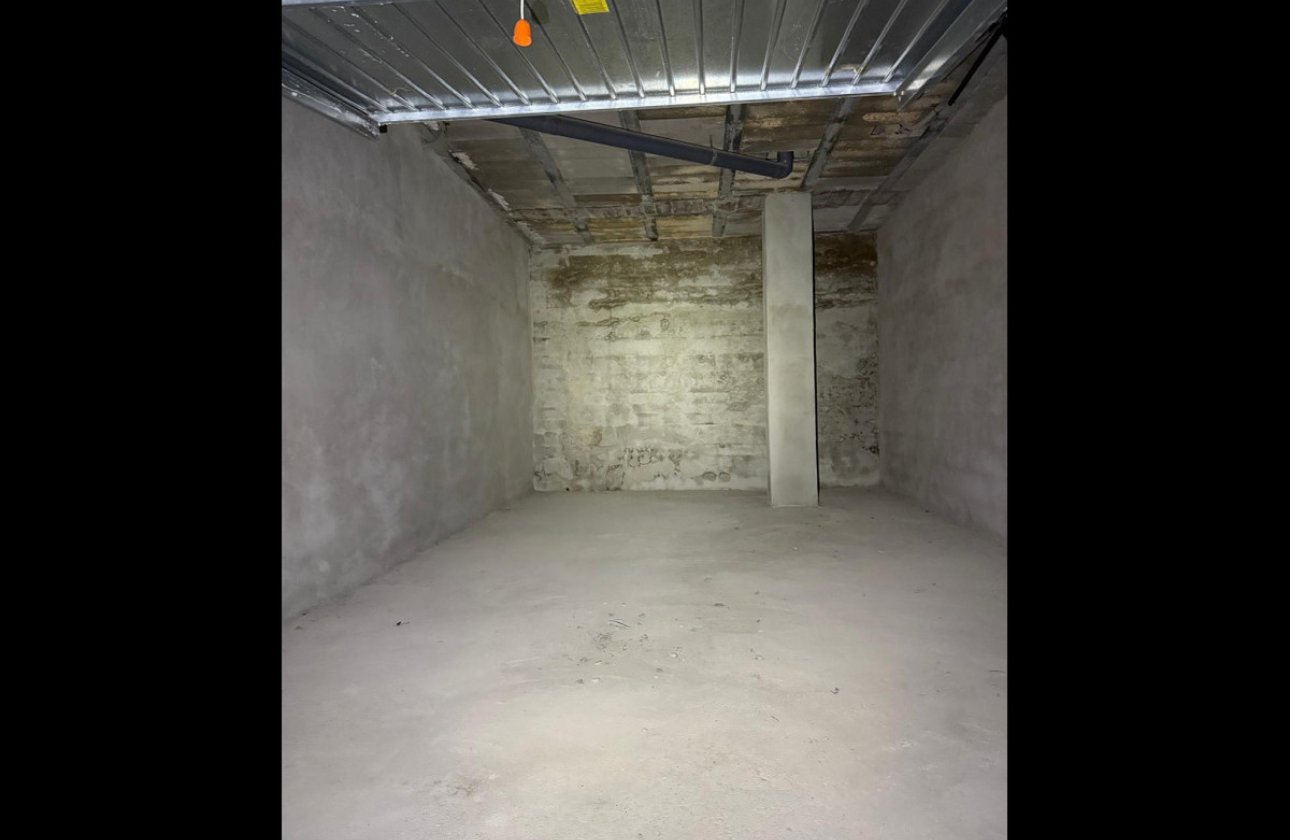 Resale - Garage -
Torrevieja - Torrevieja Centro