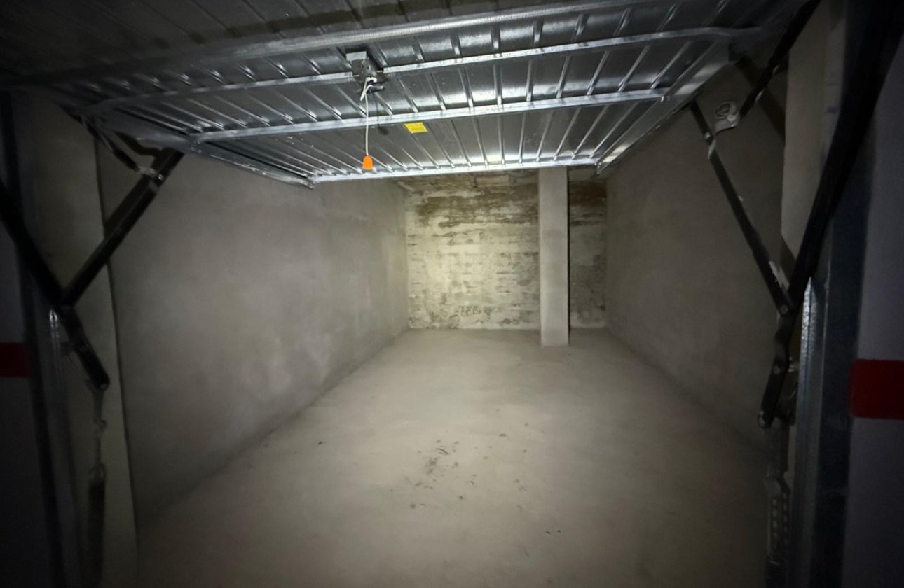 Resale - Garage -
Torrevieja - Torrevieja Centro