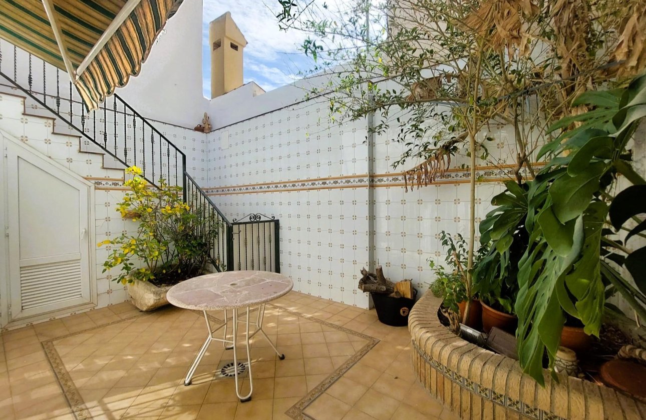 Resale - House -
Torrevieja - Centro