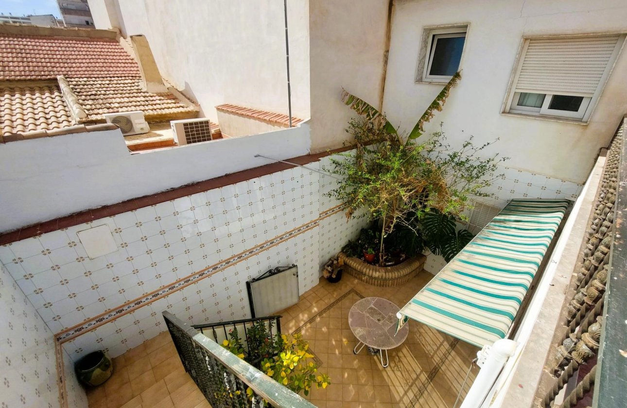 Resale - House -
Torrevieja - Centro