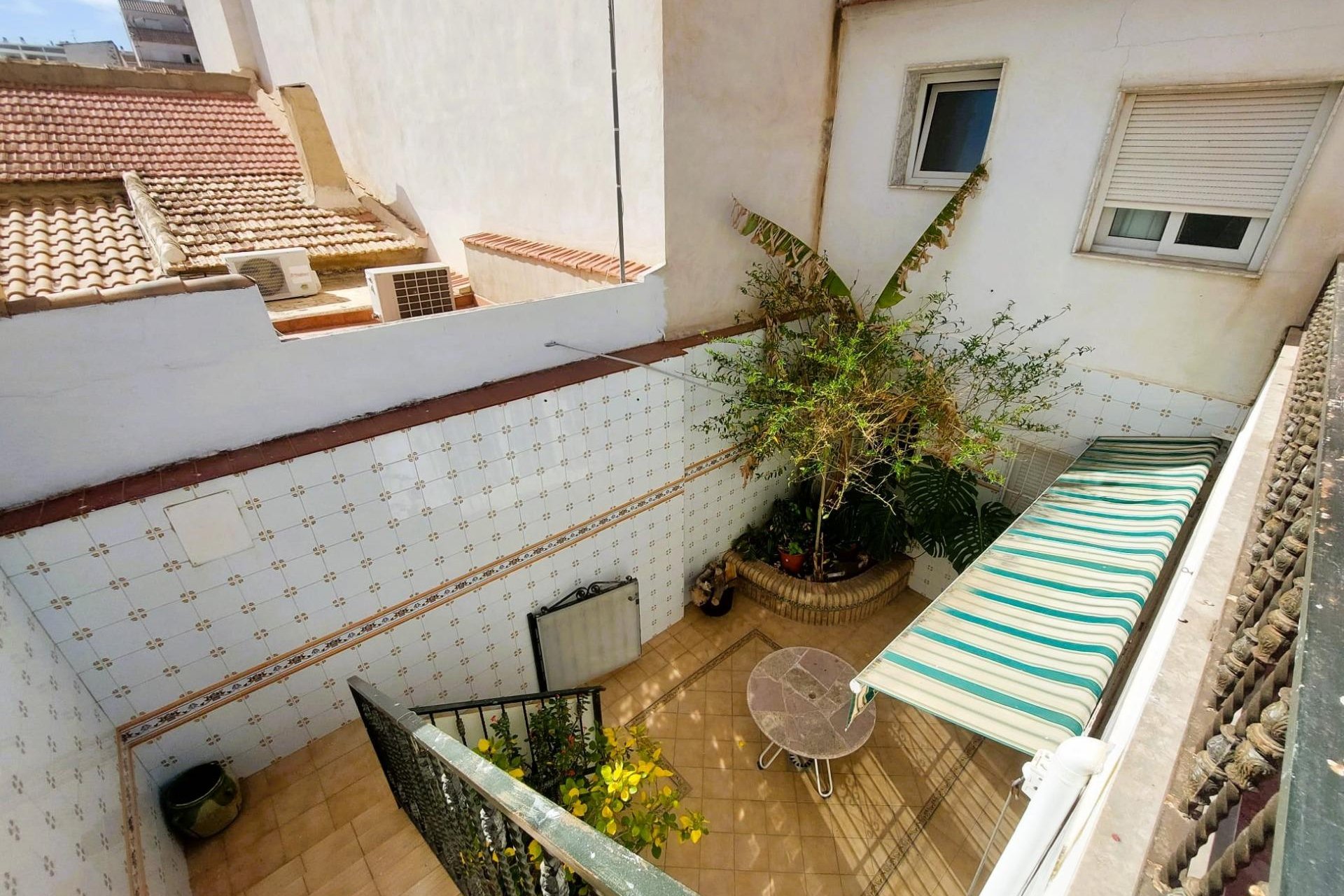 Resale - House -
Torrevieja - Centro