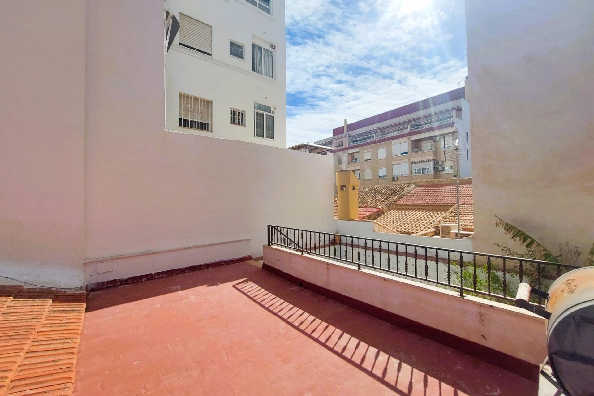 Resale - House -
Torrevieja - Centro