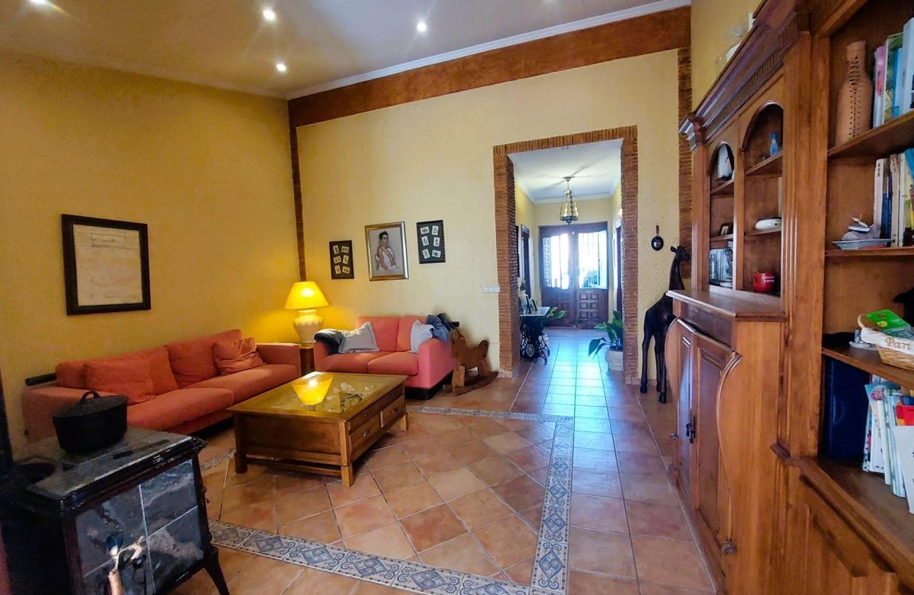 Resale - House -
Torrevieja - Centro