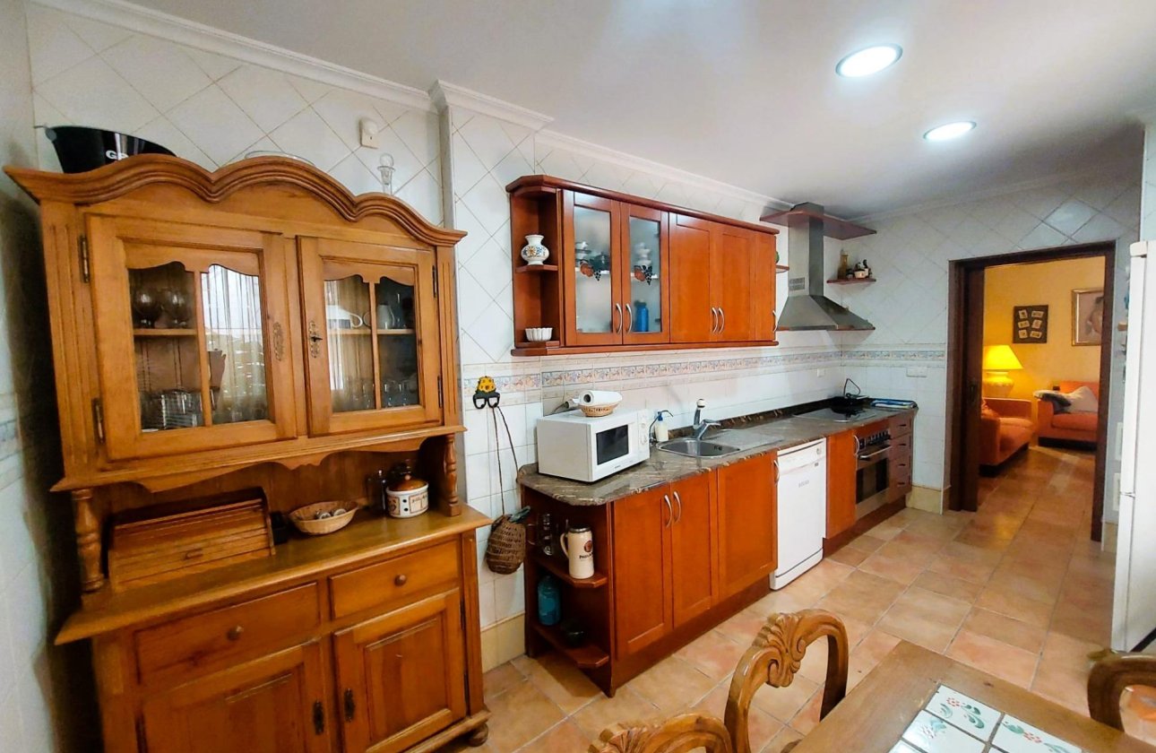 Resale - House -
Torrevieja - Centro