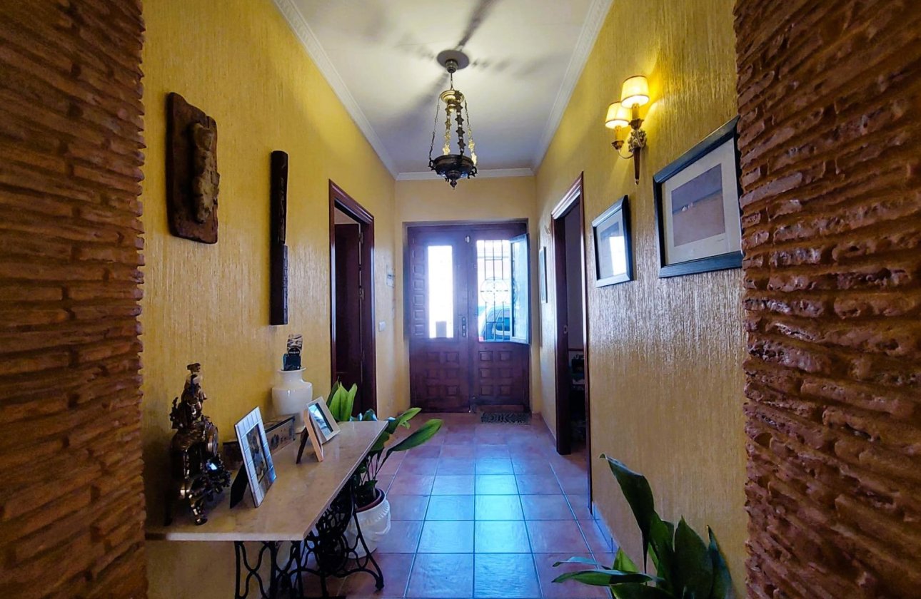 Resale - House -
Torrevieja - Centro