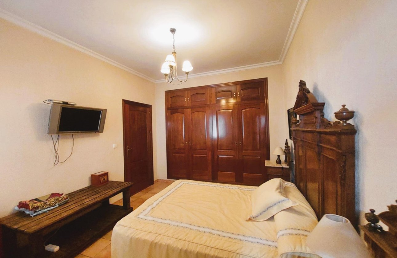 Resale - House -
Torrevieja - Centro